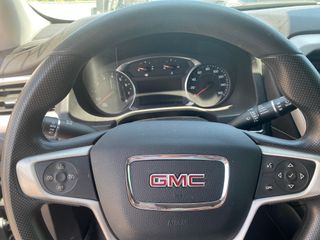 2021 GMC Acadia FWD SLE - Interior Full Dashboard Image